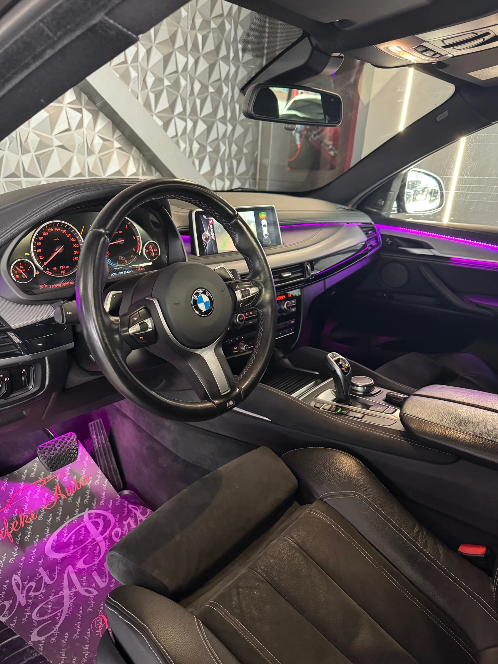 BMW X6 M50d xDrive* HARMAN/KARDON* ШИБЕДАХ* M PACKET* LED - изображение 7