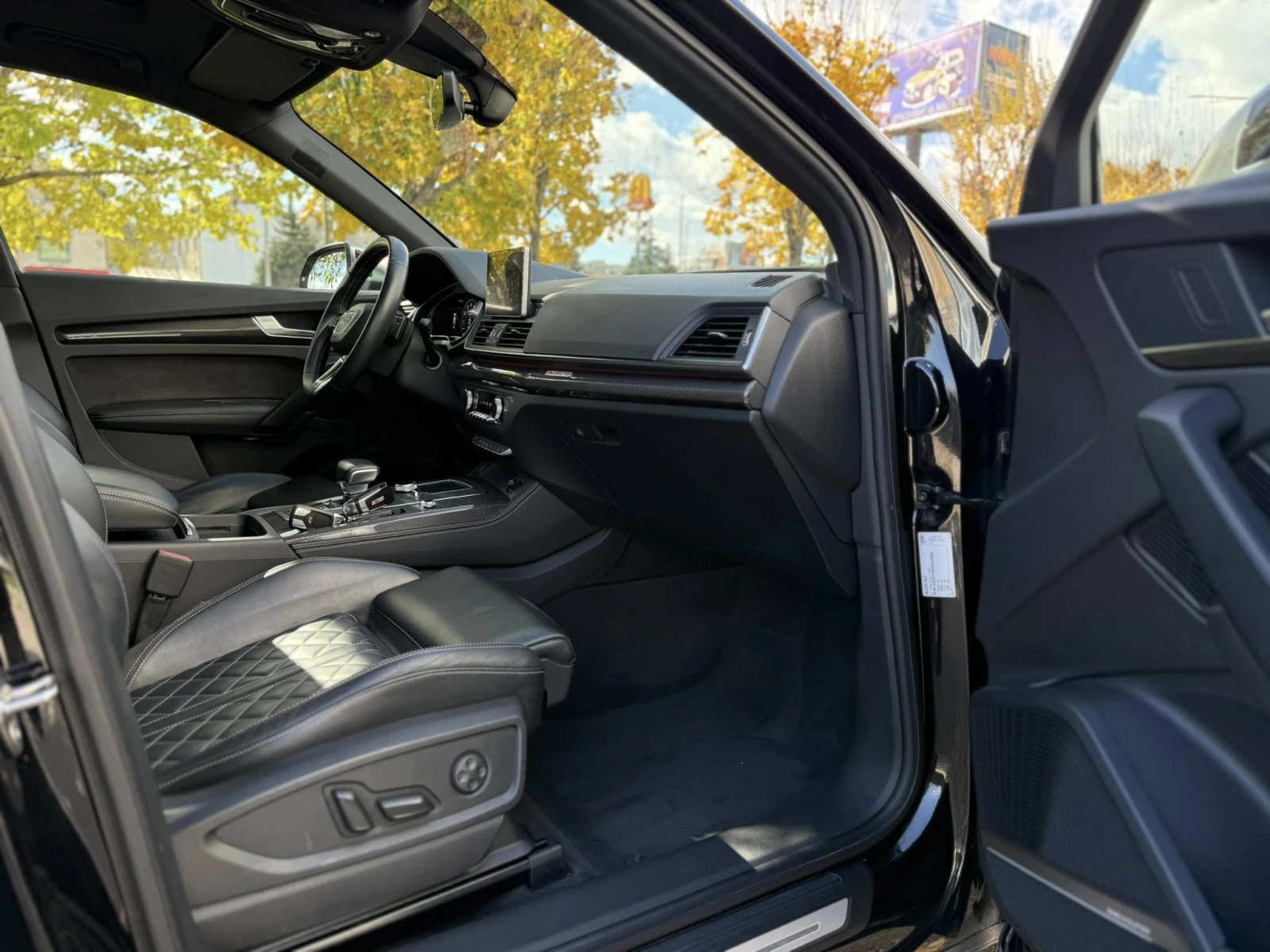 Audi SQ5 ШВЕЙЦАРИЯ ТОП !, снимка 13 - Автомобили и джипове - 54602006