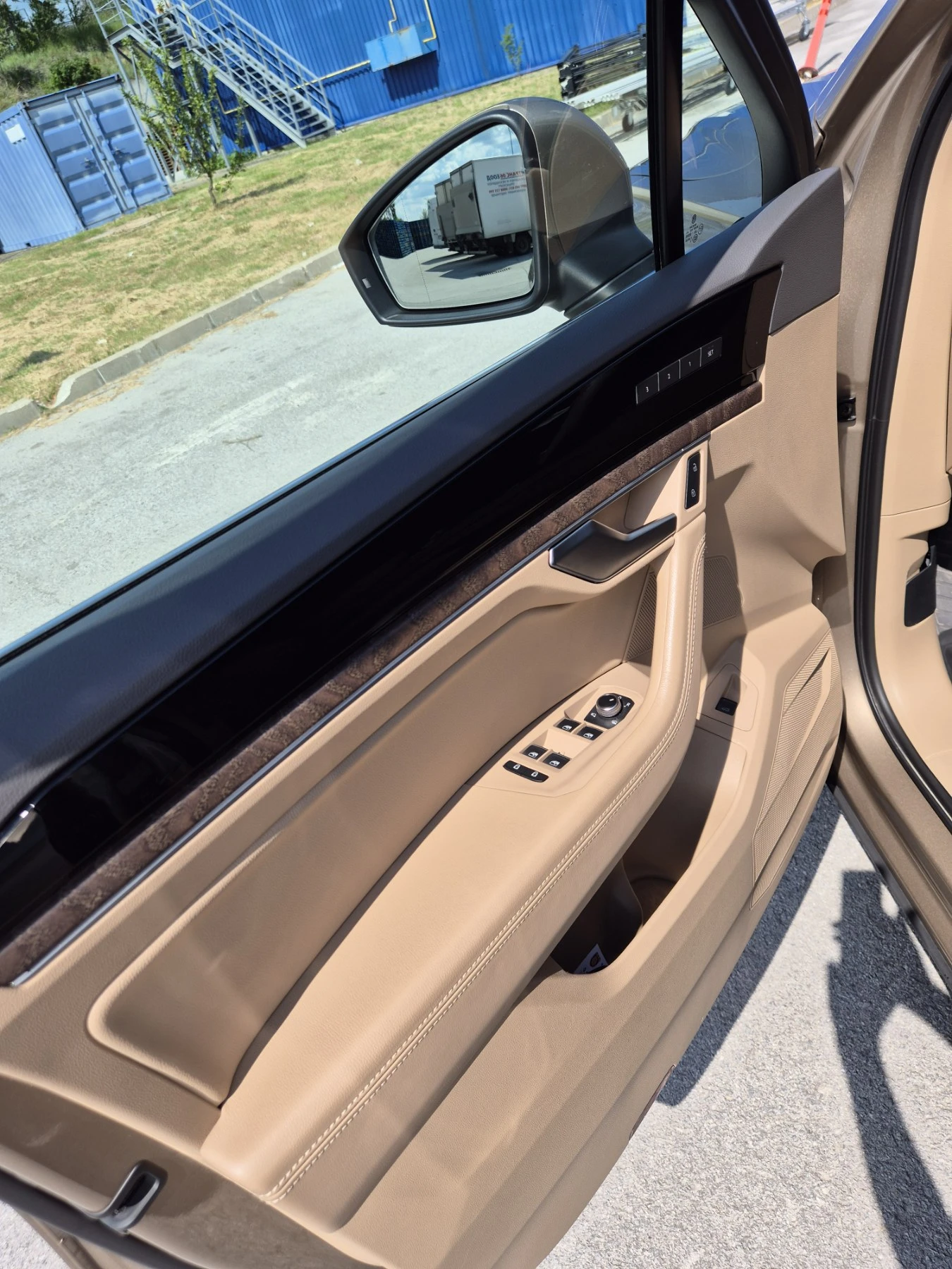 VW Touareg 3.0 TDI 4Motion, снимка 7 - Автомобили и джипове - 54934295