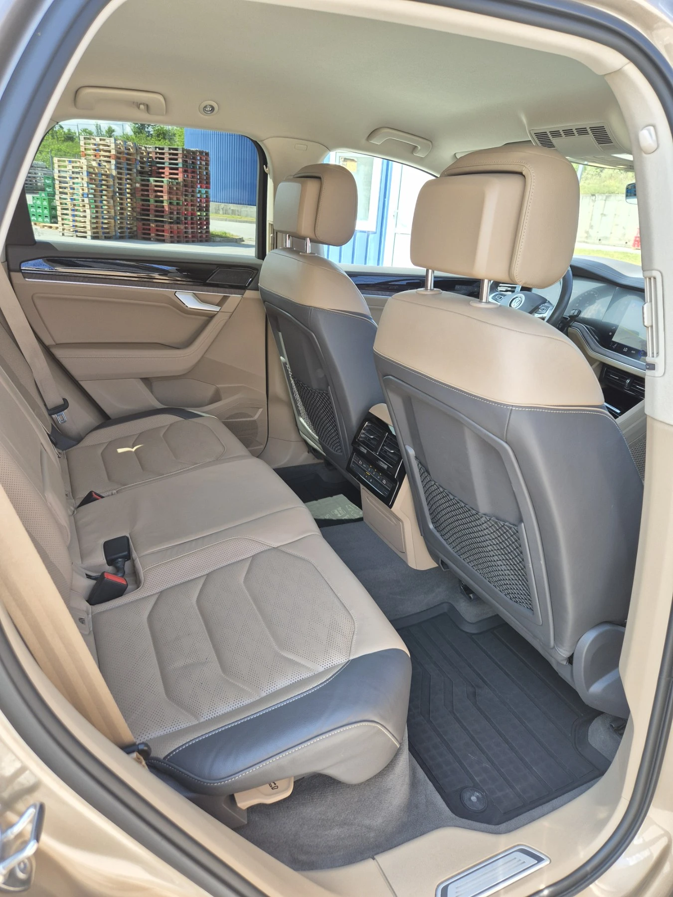 VW Touareg 3.0 TDI 4Motion, снимка 11 - Автомобили и джипове - 54934295