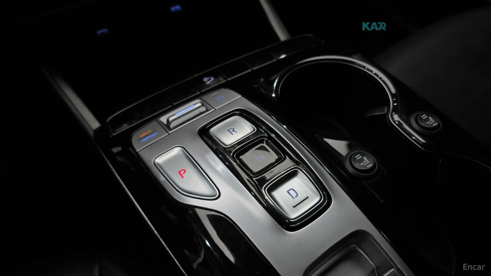 Hyundai Tucson 2.0 DIESEL* 4WD* MODERN* КОЖА* ПОДГРЕВ* , снимка 9 - Автомобили и джипове - 55031740