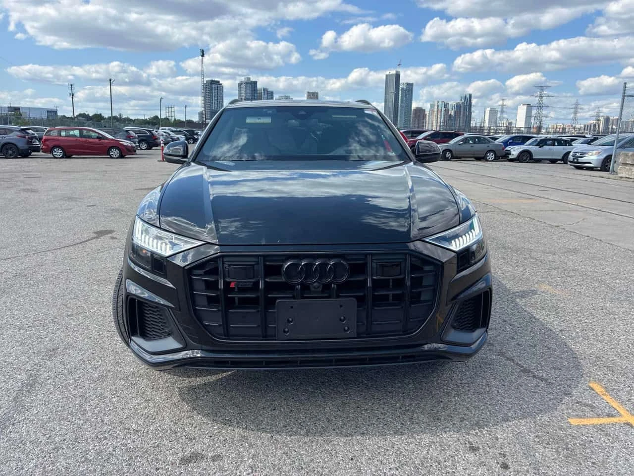 Audi SQ8 4.0 TFSI quattro | CARFAX | АВТОКРЕДИТ , снимка 2 - Автомобили и джипове - 55401514