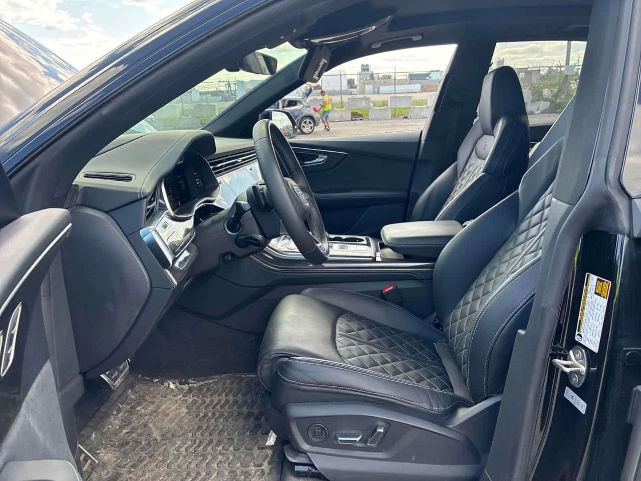 Audi SQ8 4.0 TFSI quattro | CARFAX | АВТОКРЕДИТ , снимка 10 - Автомобили и джипове - 55401514