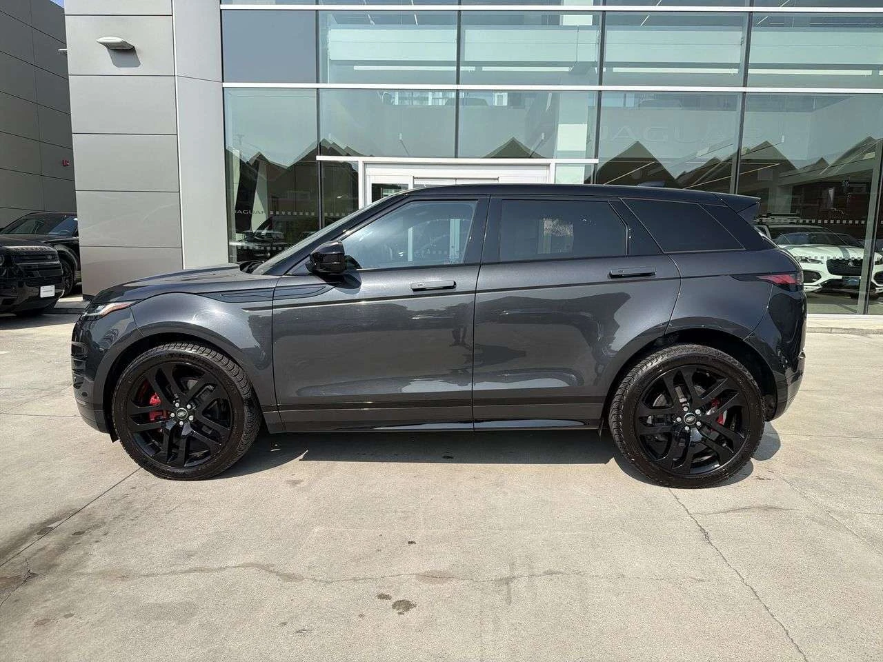 Land Rover Range Rover Evoque P250 R-Dynamic SE, ЦЕНА до БГ, снимка 4 - Автомобили и джипове - 55588489