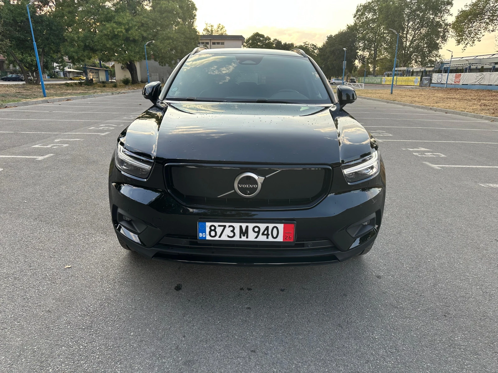 Volvo XC40 P8* AWD* 408hp* 78kWh* R-Design* Гаранция* Full, снимка 4 - Автомобили и джипове - 55784572