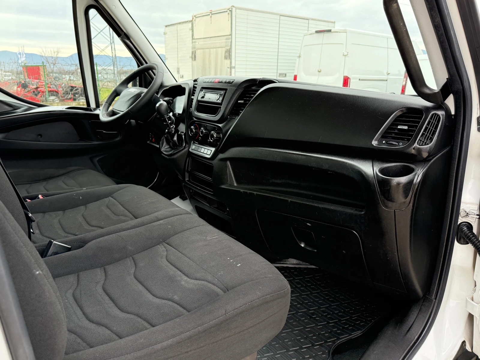 Iveco Daily 35C13 ТРИСТРАНЕН САМОСВАЛ, снимка 14 - Бусове и автобуси - 53730949