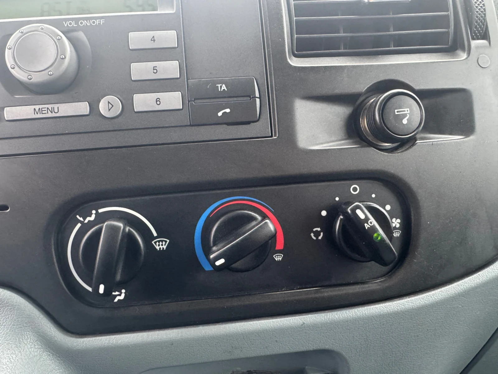 Ford Transit 2.4TDCI 7местен Климатик , снимка 7 - Бусове и автобуси - 54367530