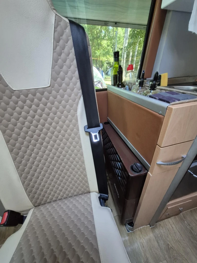 Кемпер Mercedes-Benz Sprinter , снимка 11 - Каравани и кемпери - 52023213