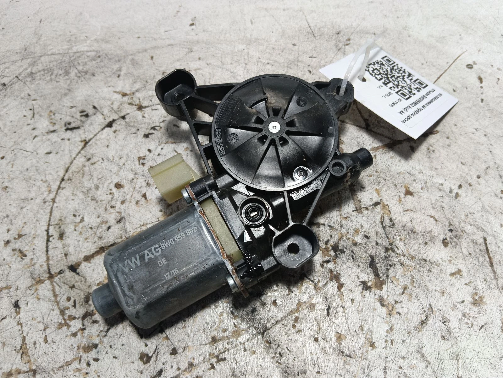 ел.машинка за предно дясно стъкло 8W0959802 Audi A4