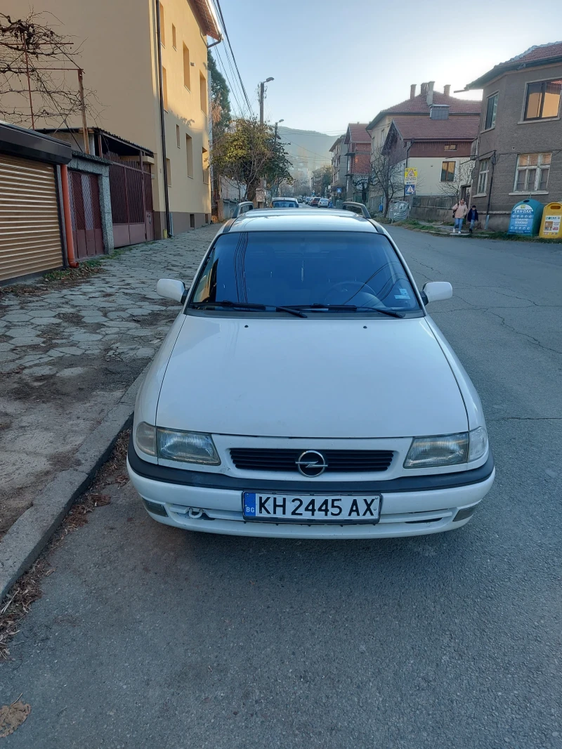 Opel Astra, снимка 1 - Автомобили и джипове - 48266561