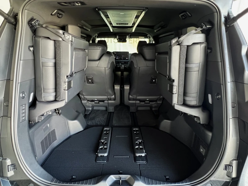 Lexus LM 350h 7-МЕСТЕН, снимка 17 - Автомобили и джипове - 51509047