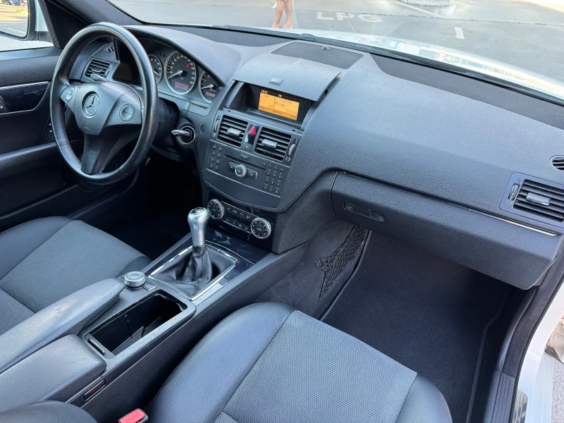 Mercedes-Benz C 220 CDI AMG* 646* Klimatronik, снимка 14 - Автомобили и джипове - 50899930