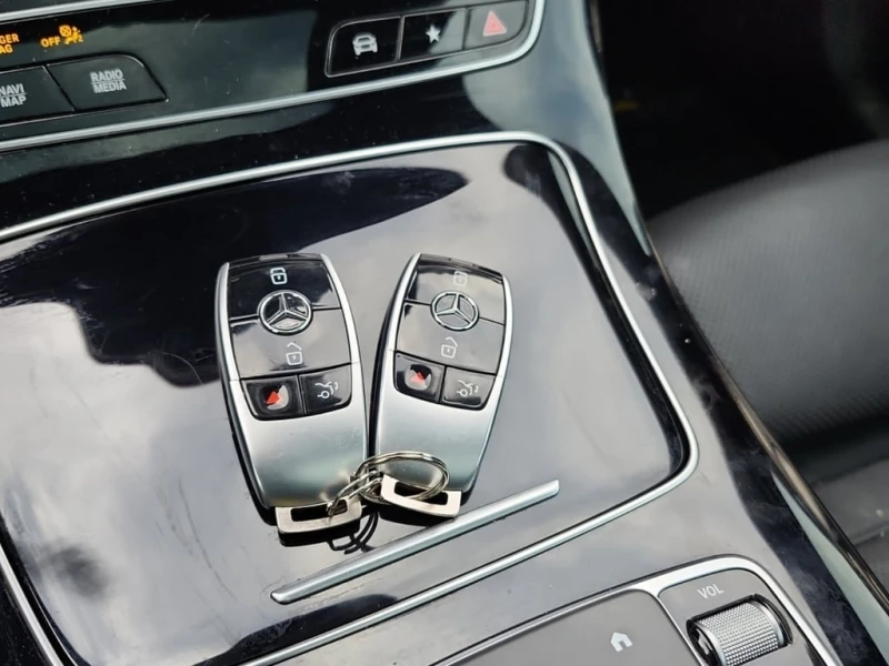 Mercedes-Benz E 53 AMG * CARFAX * БЕЗ ПЪРВОНАЧАЛНА ВНОСКА, снимка 8 - Автомобили и джипове - 52965099