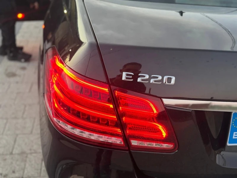 Mercedes-Benz E 220 Bluetec , снимка 7 - Автомобили и джипове - 53204488