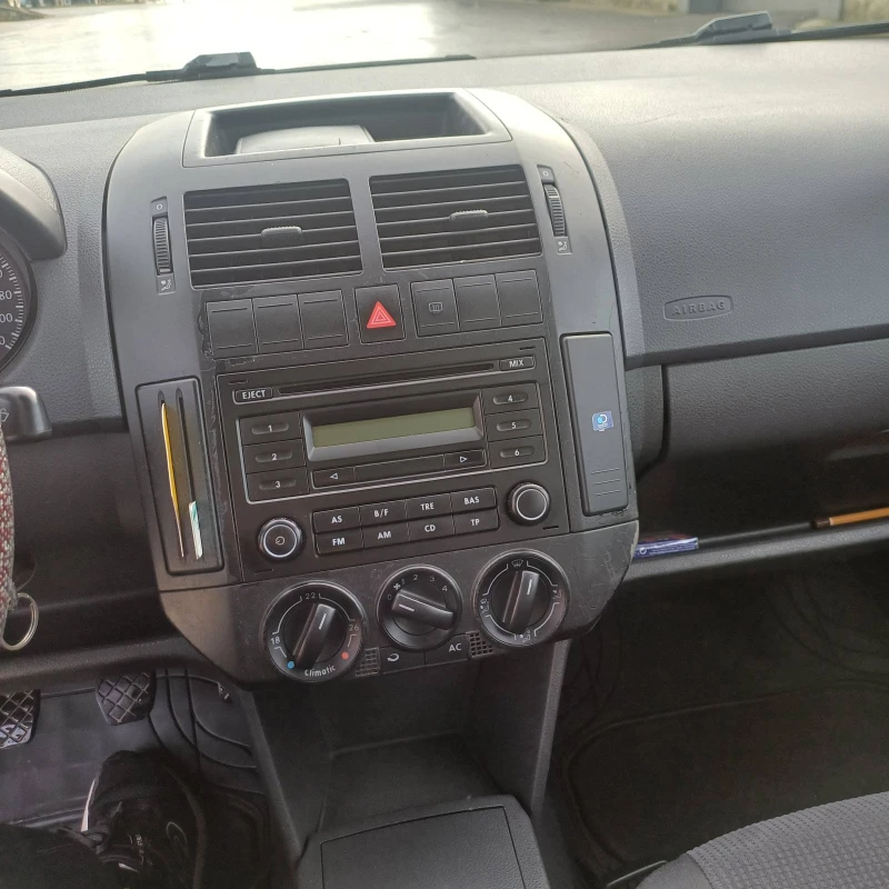 VW Polo лек, снимка 6 - Автомобили и джипове - 53453869
