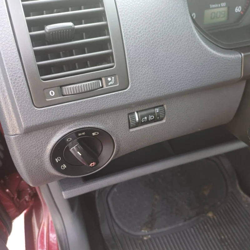 VW Polo лек, снимка 8 - Автомобили и джипове - 53453869