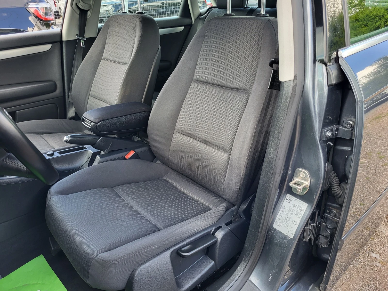 Audi A4 2.0 TDI / NAVY/ ПОДГРЕВ / 6 ск. - изображение 9