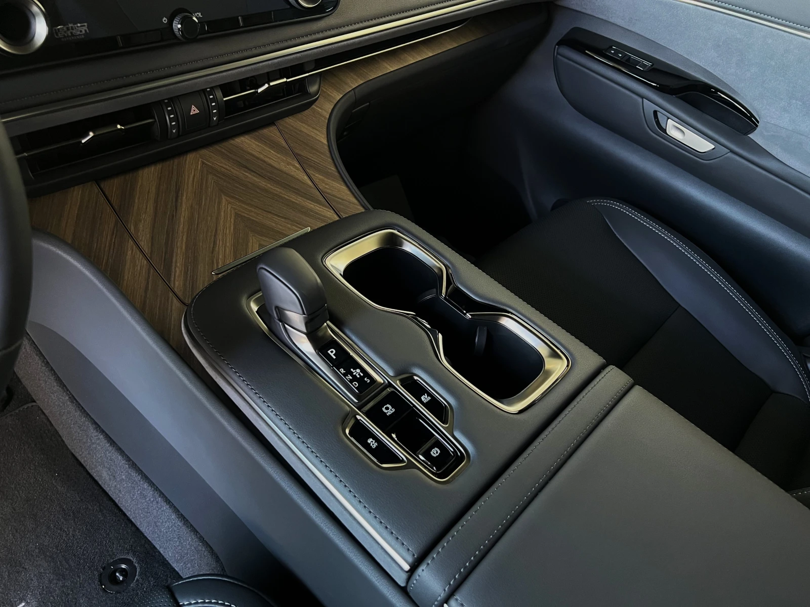 Lexus LM 350h 7- | Mobile.bg   11