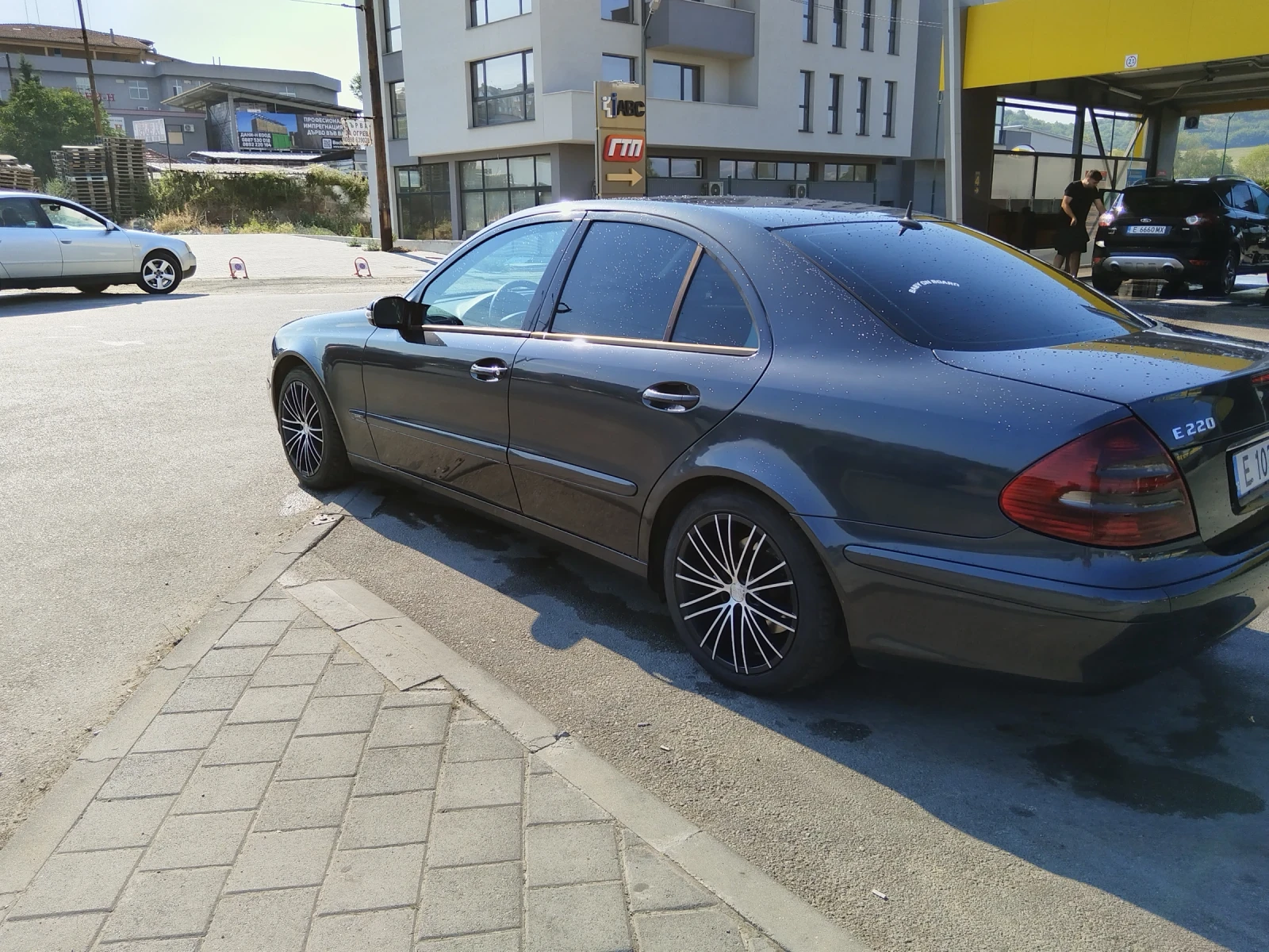 Mercedes-Benz E 220  - изображение 7