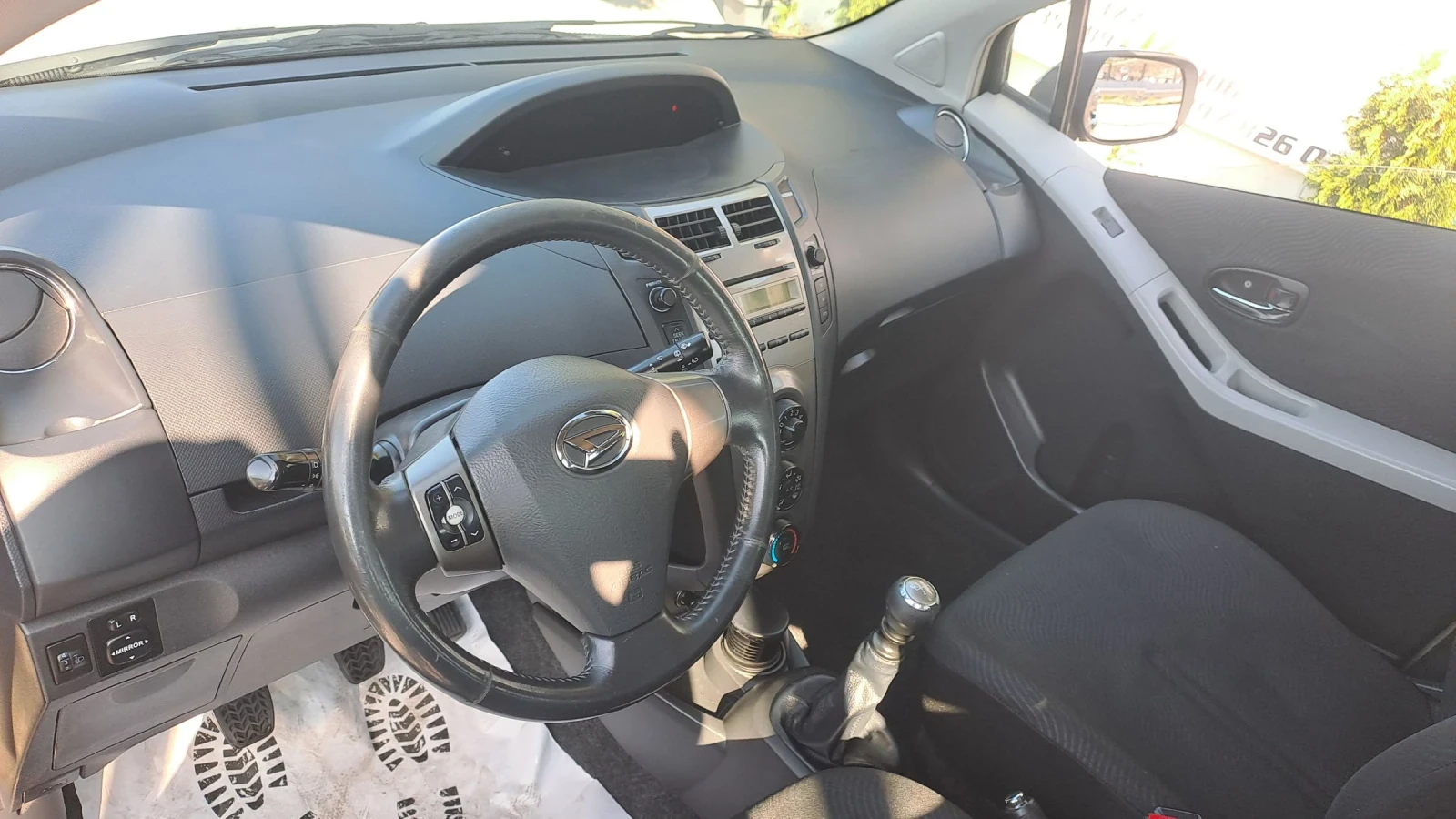 Toyota Yaris 1.33 VVTI - изображение 8