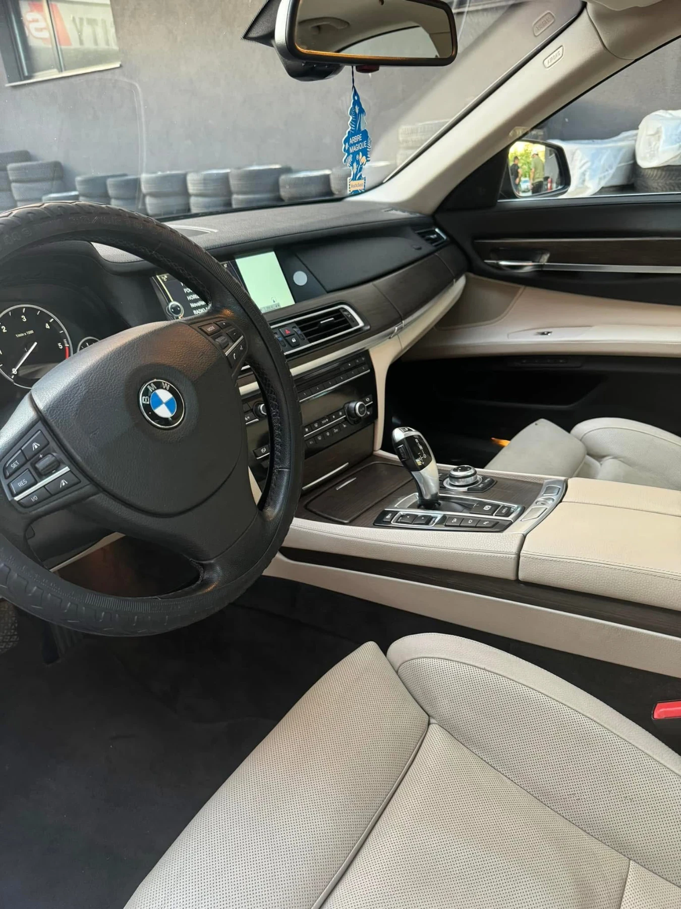 BMW 740 X Drive  - изображение 7