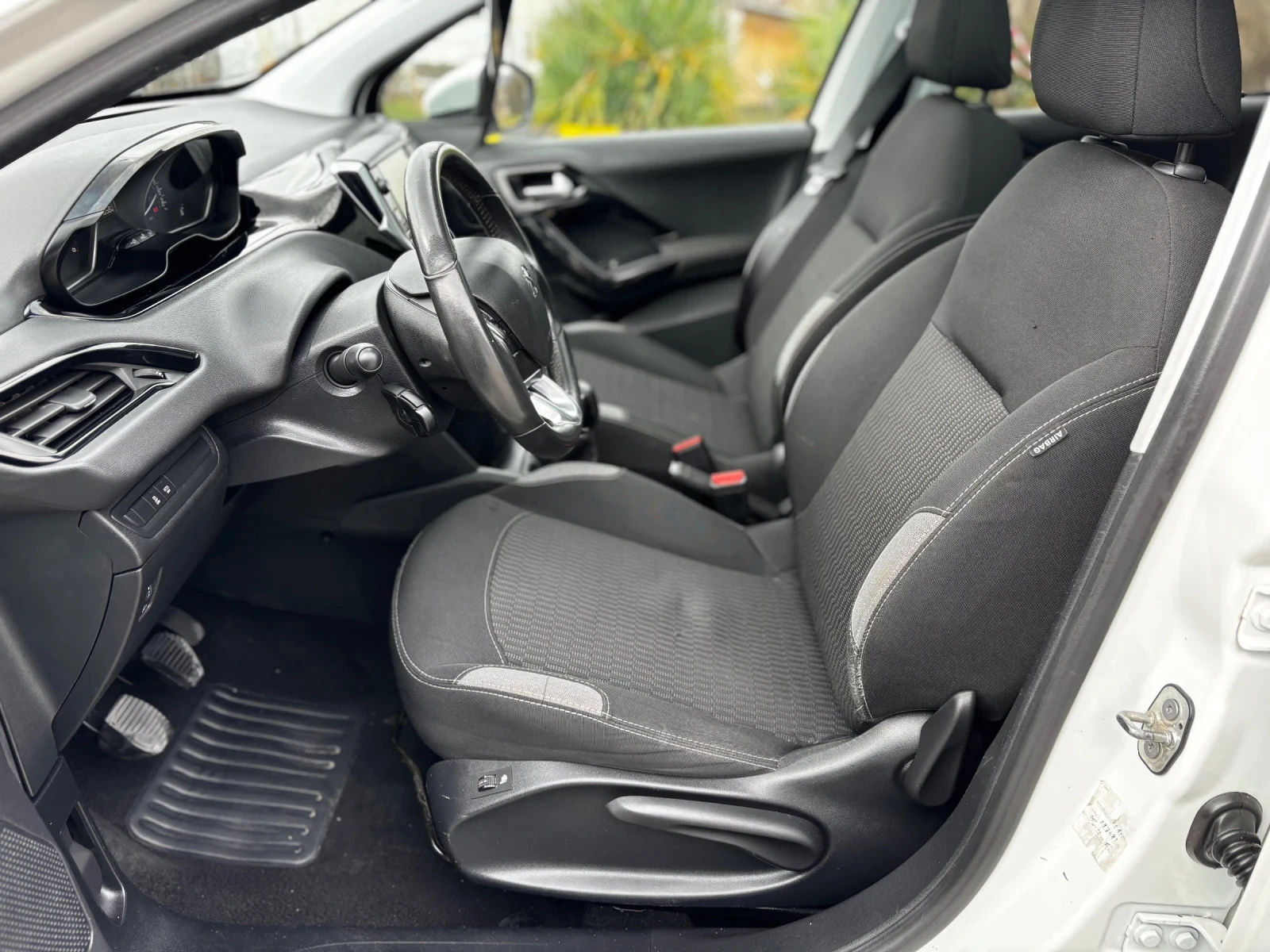 Peugeot 208 1.6 HDI* PANORAMA* 129 000 KM* FULL* COC* KTEO* , снимка 8 - Автомобили и джипове - 53950476