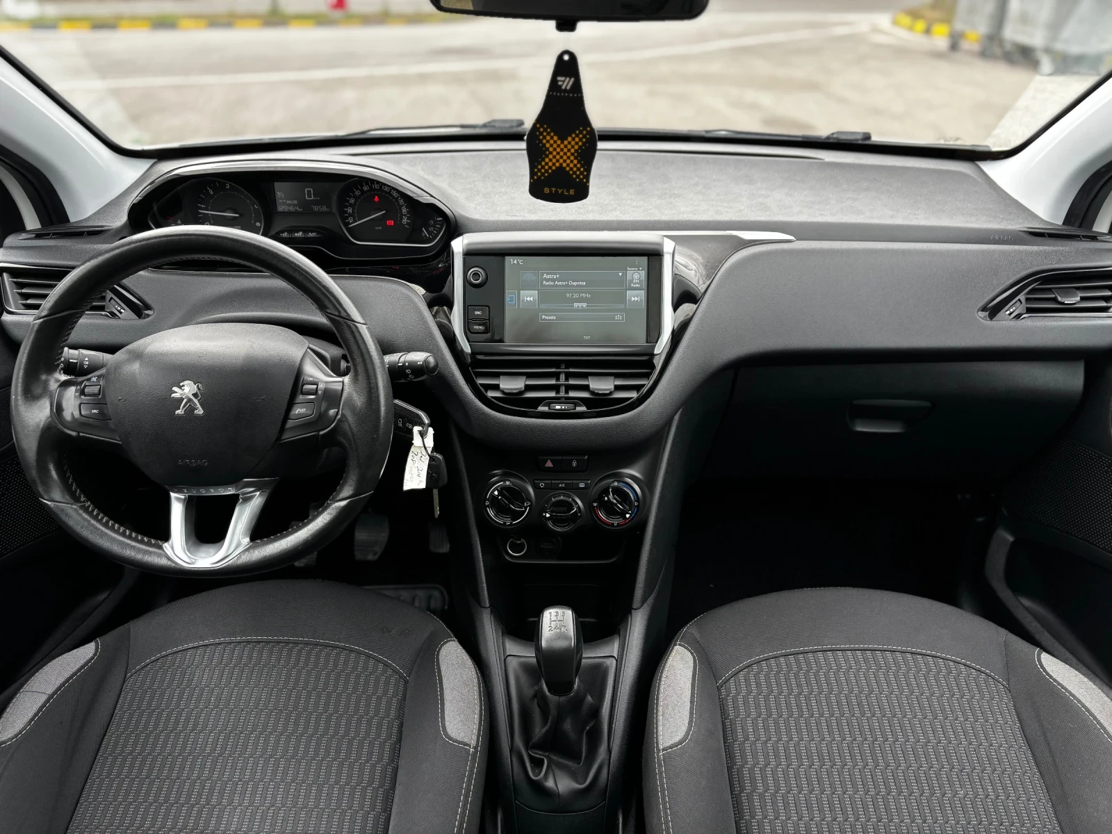 Peugeot 208 1.6 HDI* PANORAMA* 129 000 KM* FULL* COC* KTEO* , снимка 11 - Автомобили и джипове - 53950476