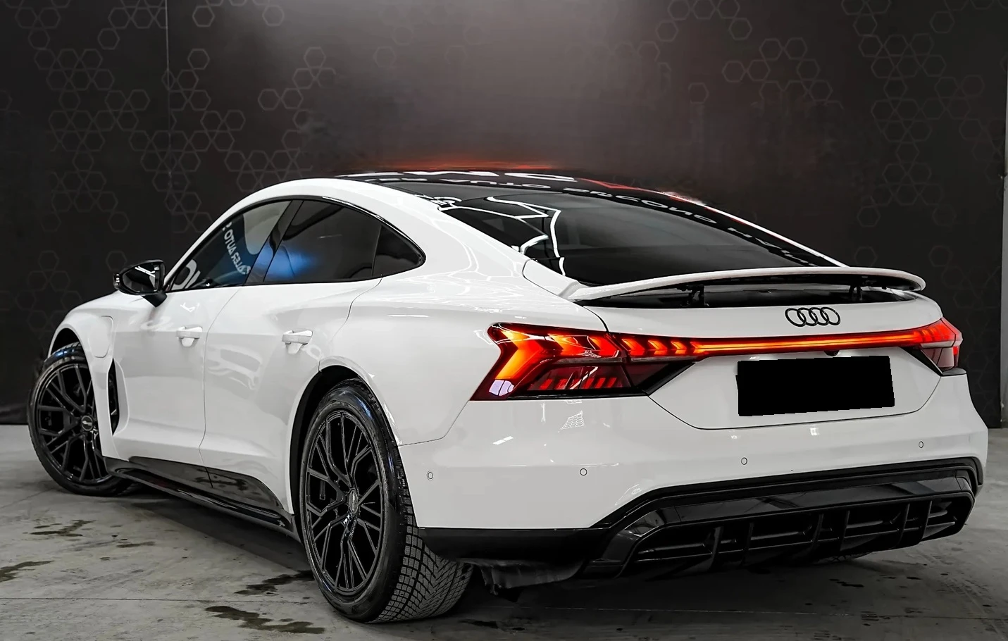 Audi E-Tron GT Quattro, снимка 2 - Автомобили и джипове - 54038678