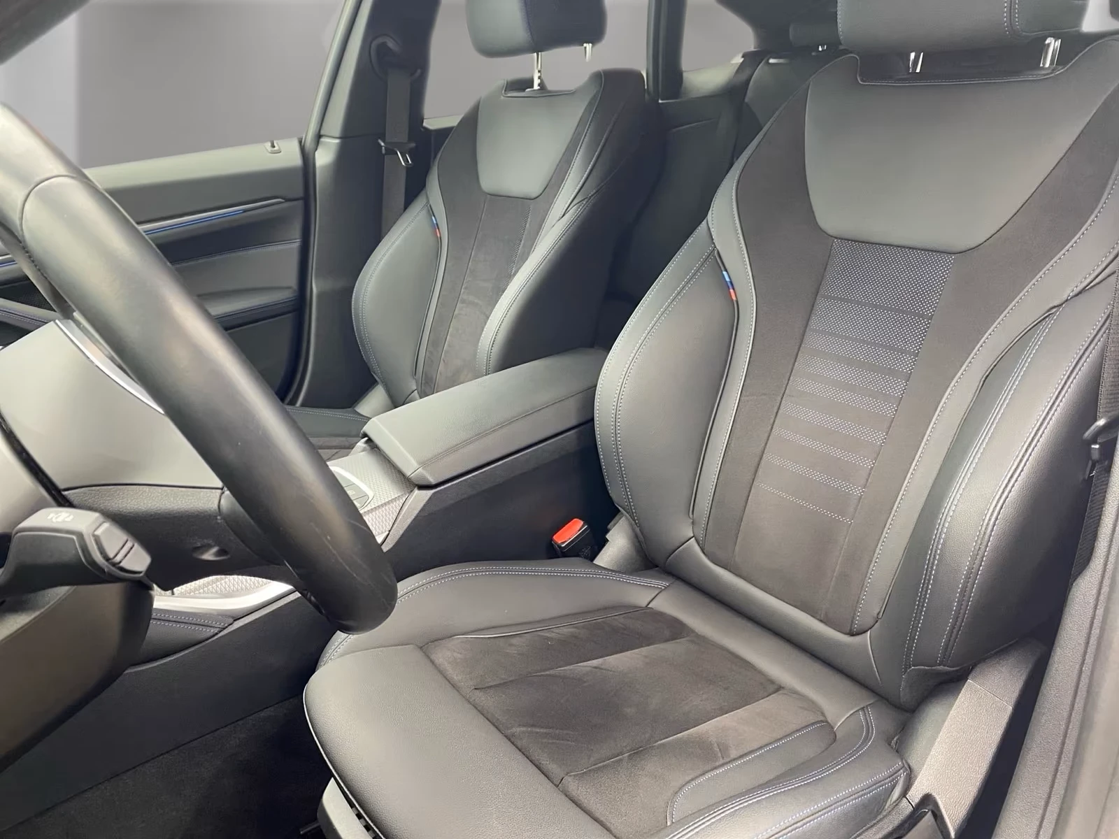 BMW i4 40* GRAN-COUPE* DISTR* KEYLESS* , снимка 3 - Автомобили и джипове - 54118496