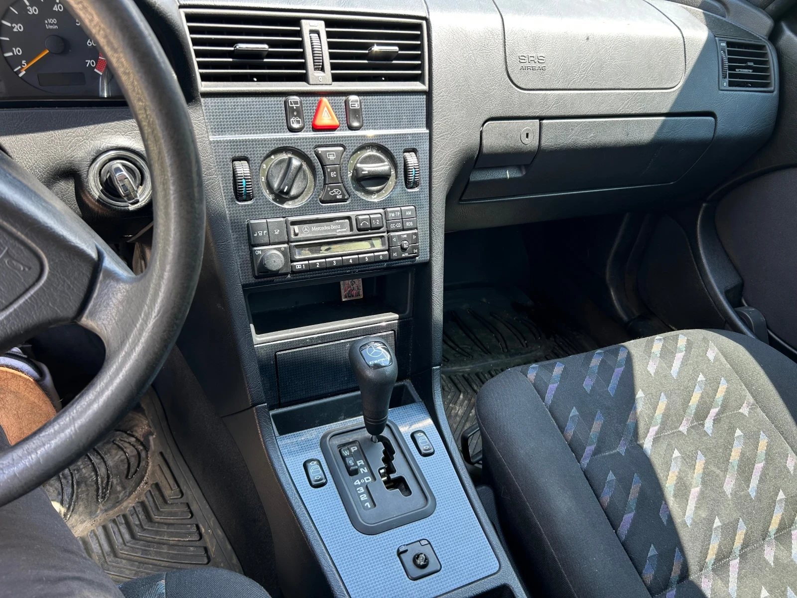 Mercedes-Benz C 180 Комби, снимка 7 - Автомобили и джипове - 55180094