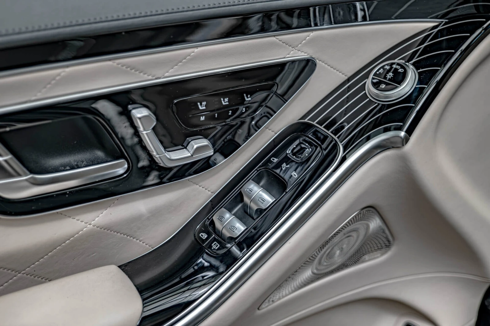 Mercedes-Benz S 580 AMG/Long/4M/RSE/HuD/Пано./Dist./Burm./Алкантар/Кам, снимка 8 - Автомобили и джипове - 55245524