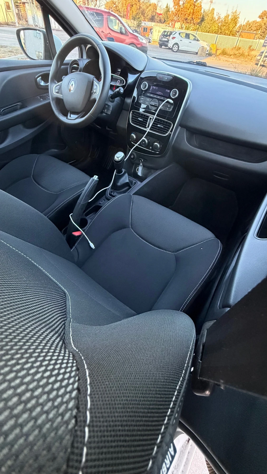 Renault Clio, снимка 6 - Автомобили и джипове - 56578151
