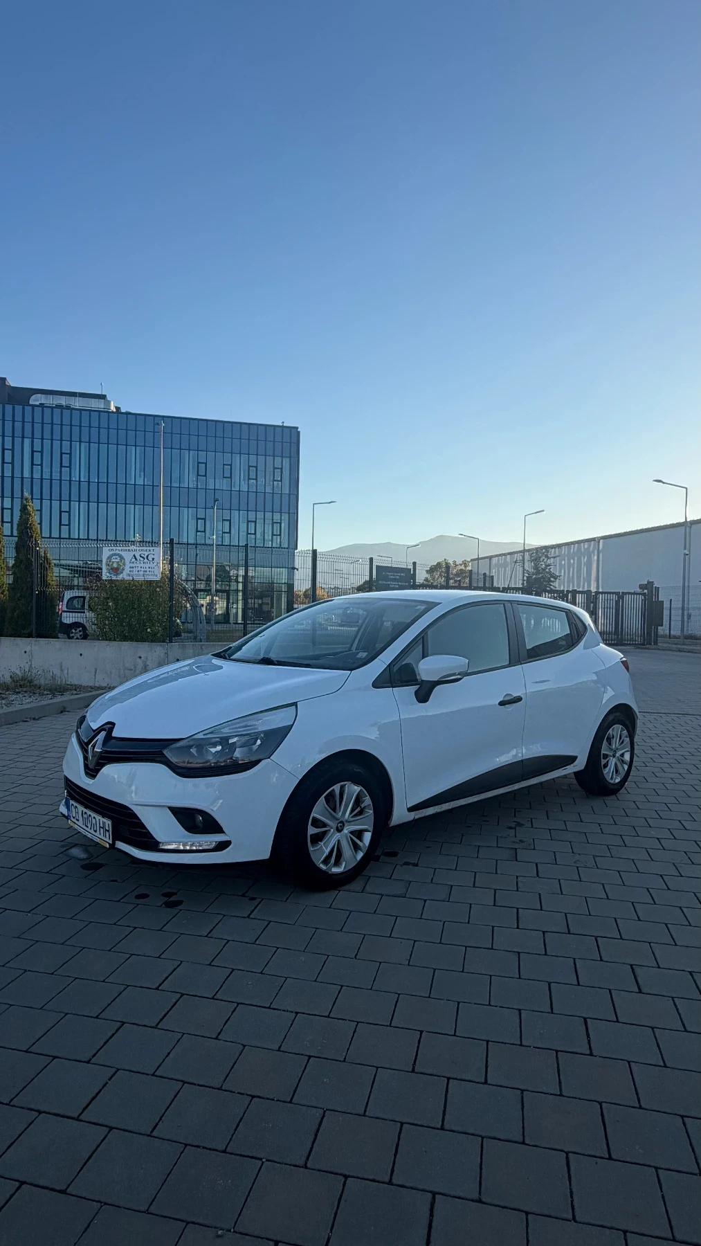 Renault Clio, снимка 2 - Автомобили и джипове - 56578151