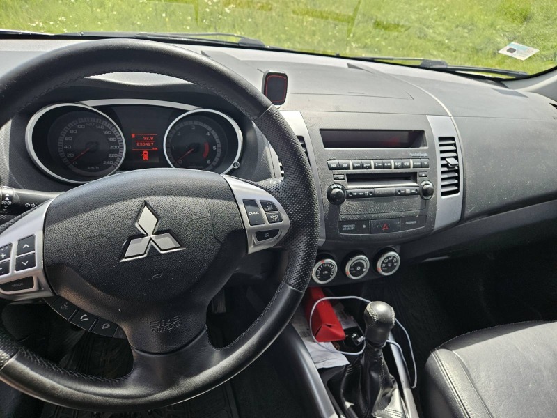 Mitsubishi Outlander 2.2 DI-D, снимка 7 - Автомобили и джипове - 46431477