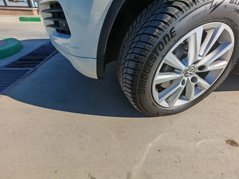 VW Touareg 3.0tdi, снимка 13 - Автомобили и джипове - 48881931