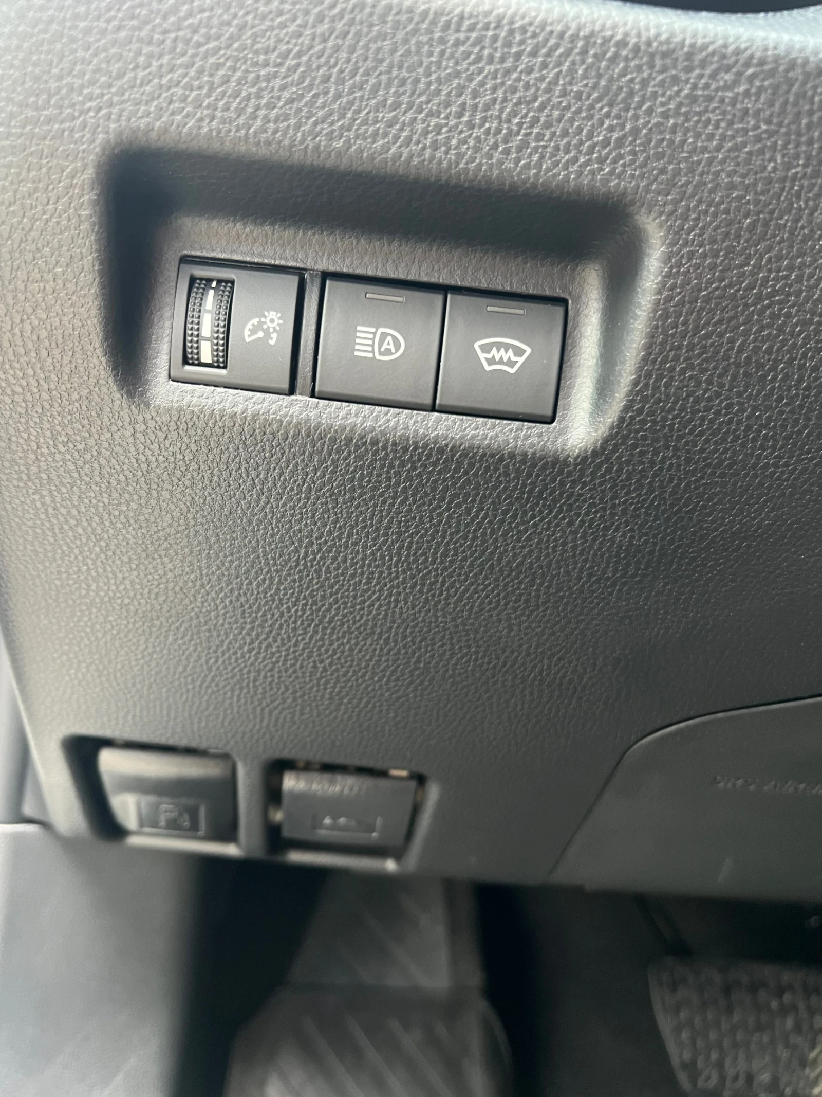 Toyota Rav4  2.5 AWD LE - изображение 9