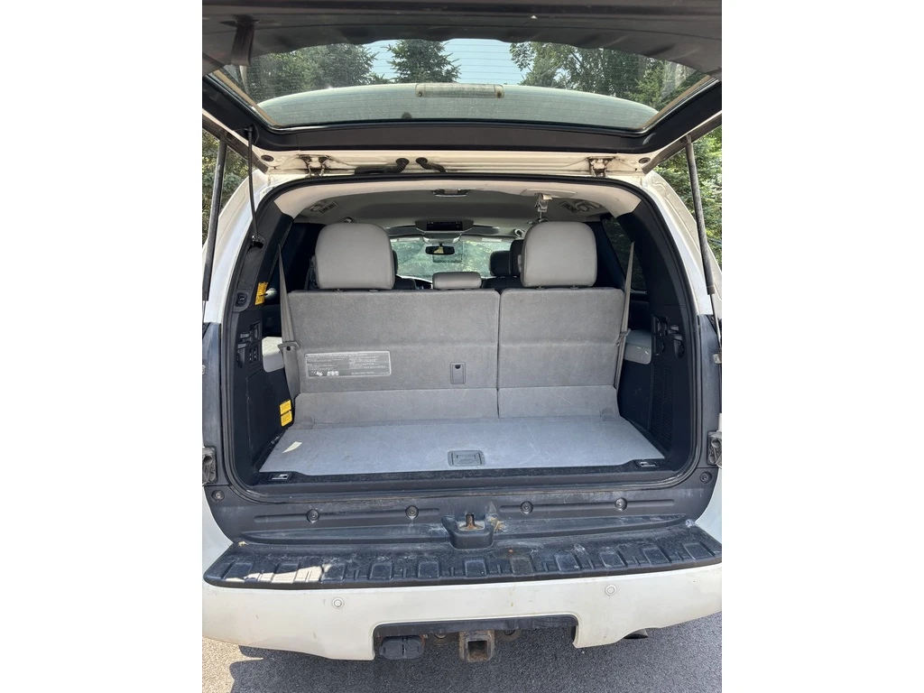 Toyota Sequoia Sequoia Platinum 4D Utility at - изображение 7