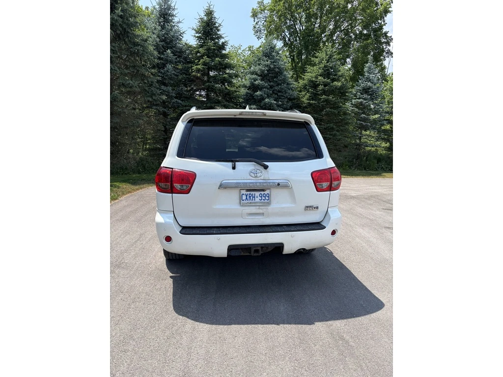 Toyota Sequoia Sequoia Platinum 4D Utility at - изображение 4