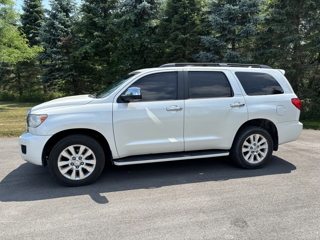 Toyota Sequoia Sequoia Platinum 4D Utility at - изображение 2