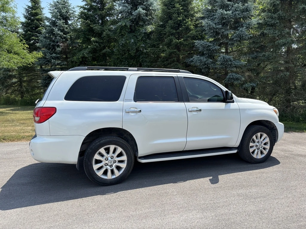 Toyota Sequoia Sequoia Platinum 4D Utility at - изображение 3