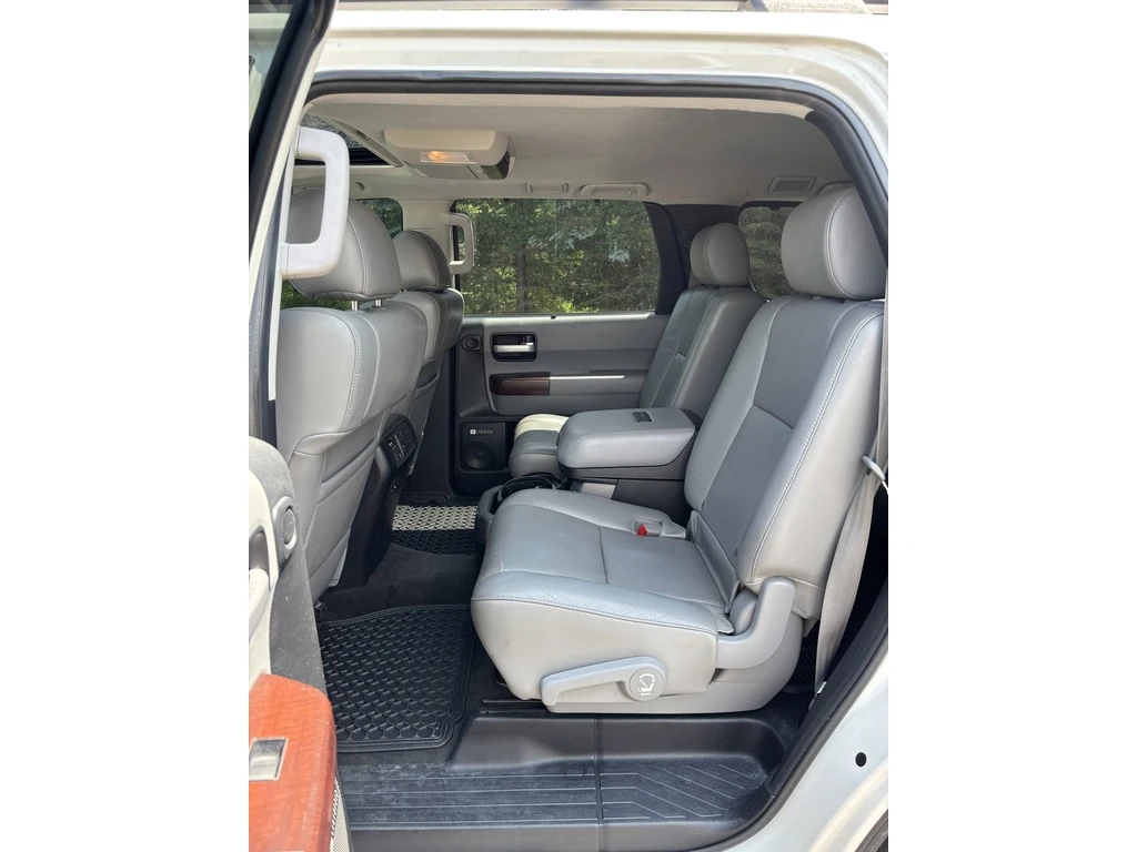 Toyota Sequoia Sequoia Platinum 4D Utility at - изображение 10