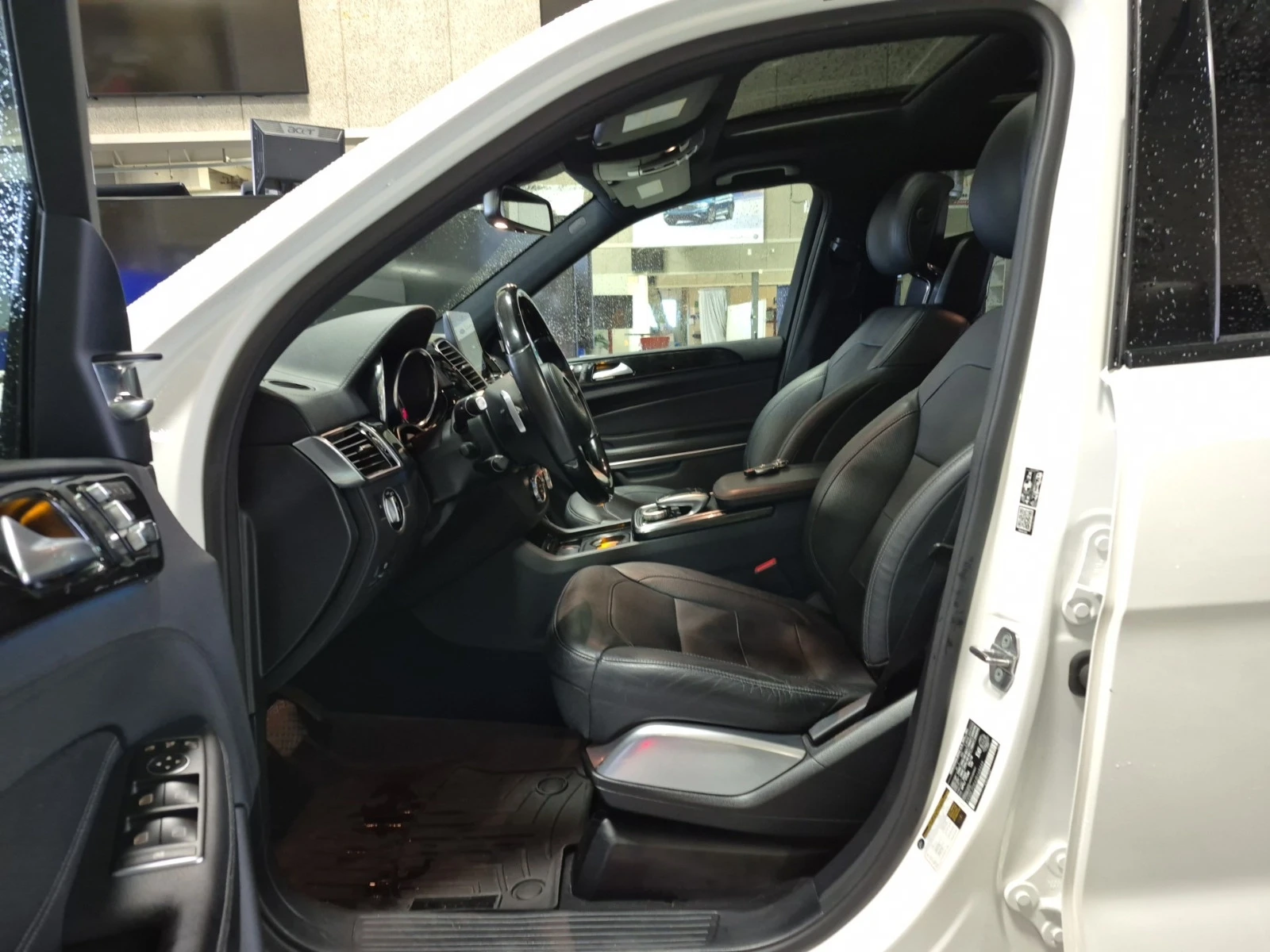 Mercedes-Benz GLS 550 AMG * * CARFAX * * АВТО КРЕДИТ * * , снимка 3 - Автомобили и джипове - 54070271