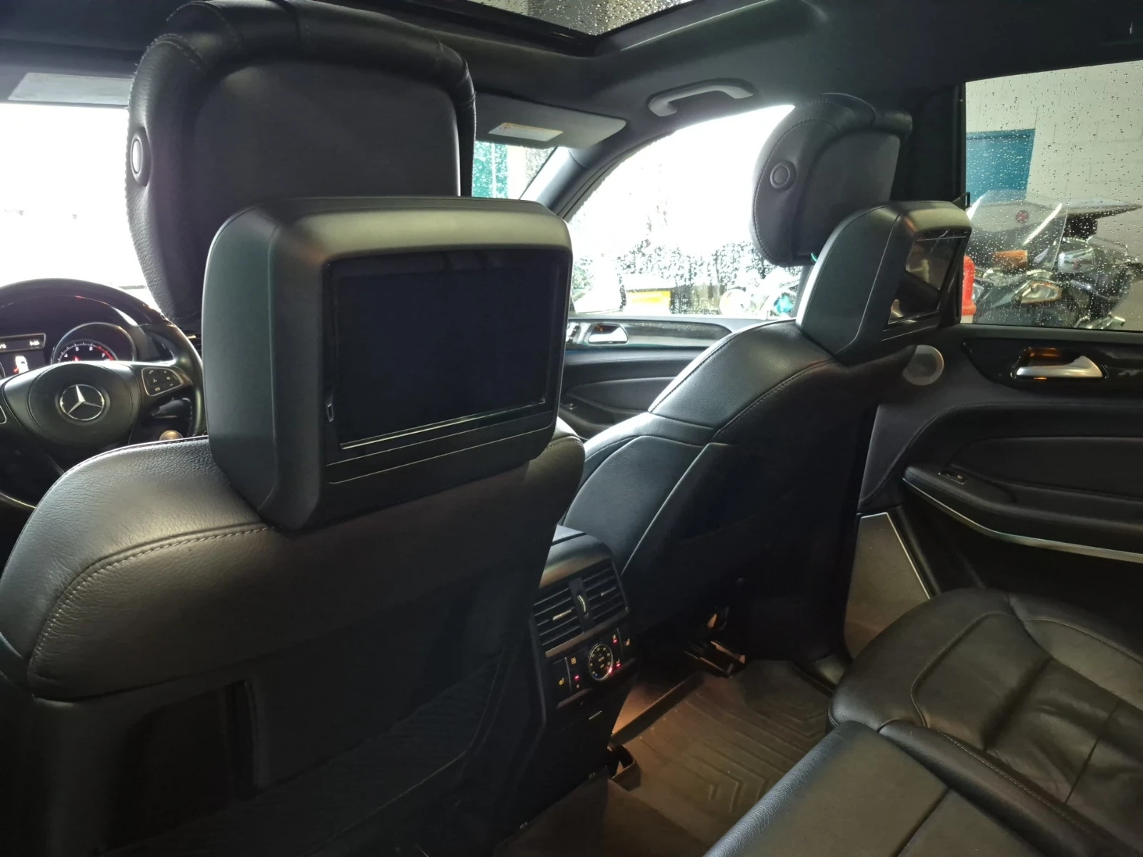 Mercedes-Benz GLS 550 AMG * * CARFAX * * АВТО КРЕДИТ * * , снимка 13 - Автомобили и джипове - 54070271