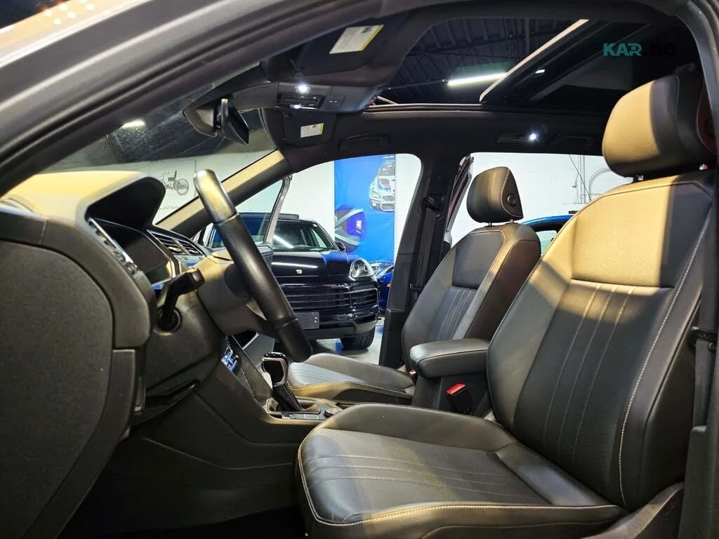 VW Tiguan R-LINE* BLACK-EDITION* PANOROOF* , снимка 14 - Автомобили и джипове - 54827552