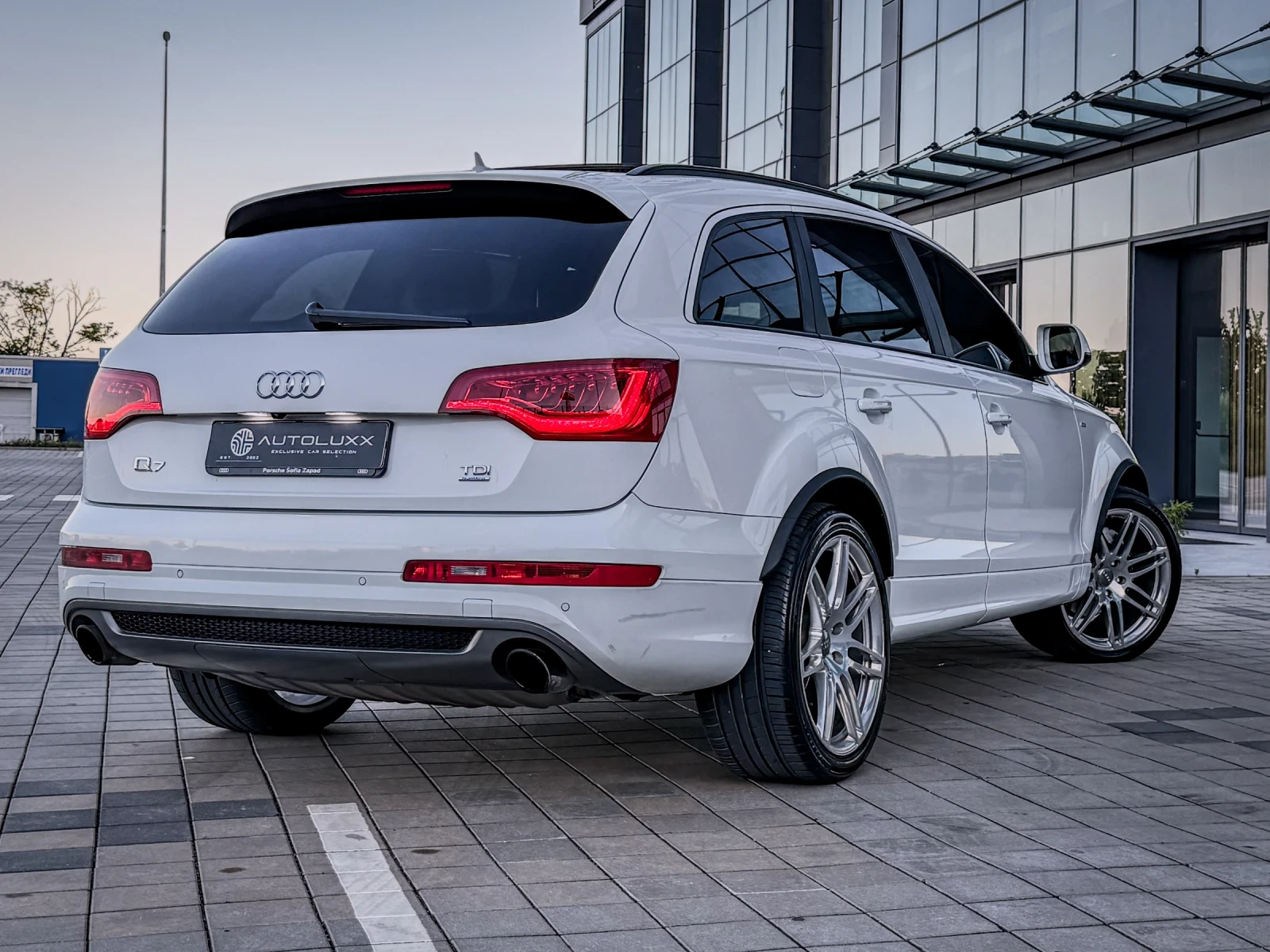 Audi Q7 3.0TDI EXCLUSIVE/3xTV/S Line Plus/21/PANO/FULLMAXX, снимка 5 - Автомобили и джипове - 54938159