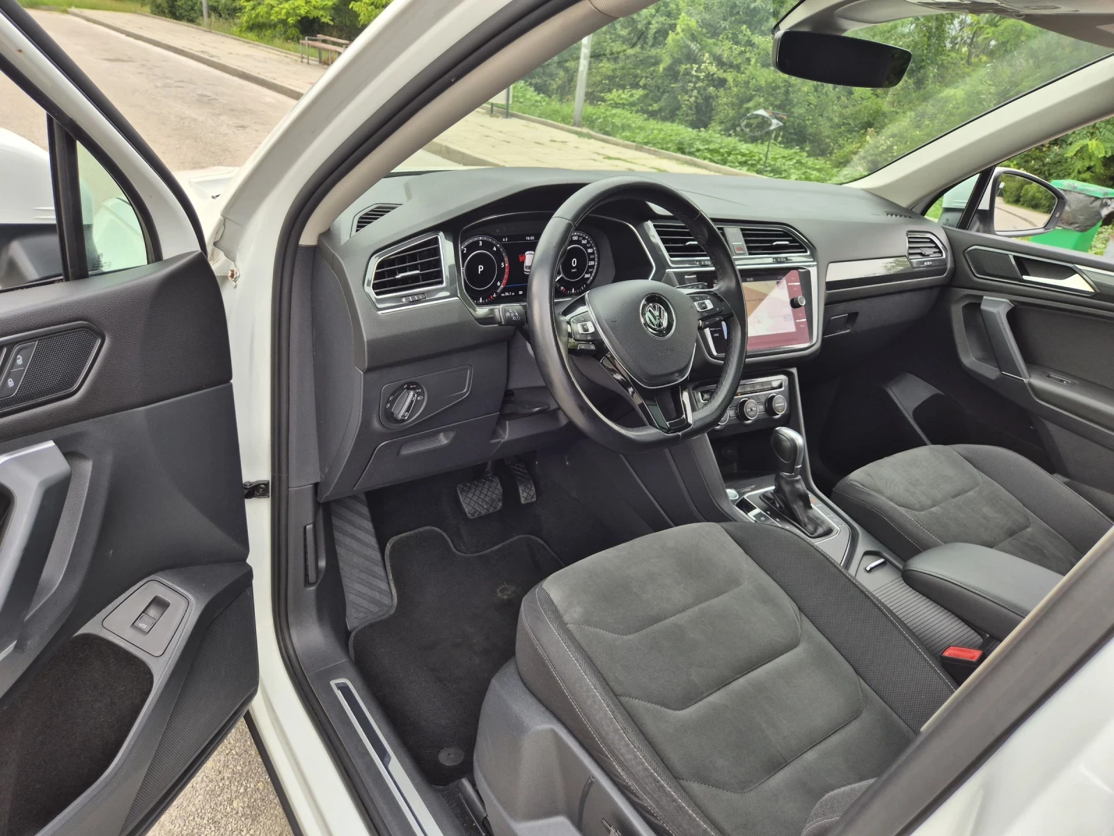 VW Tiguan Allspase 7 Местен Digital Matrix Панорама , снимка 12 - Автомобили и джипове - 55205853