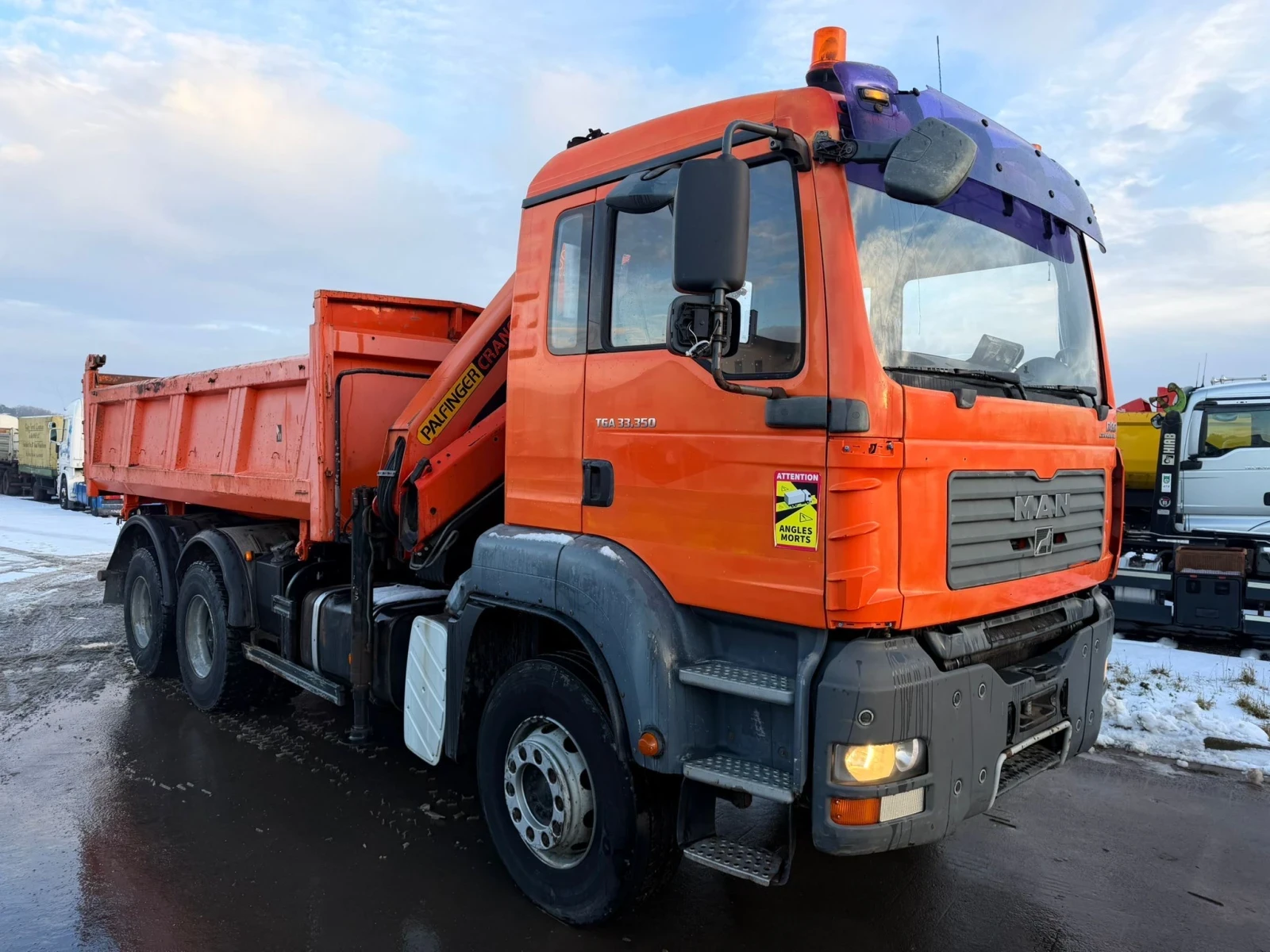 Man Tga 33.350 6х4 самосвал с кран  - изображение 6