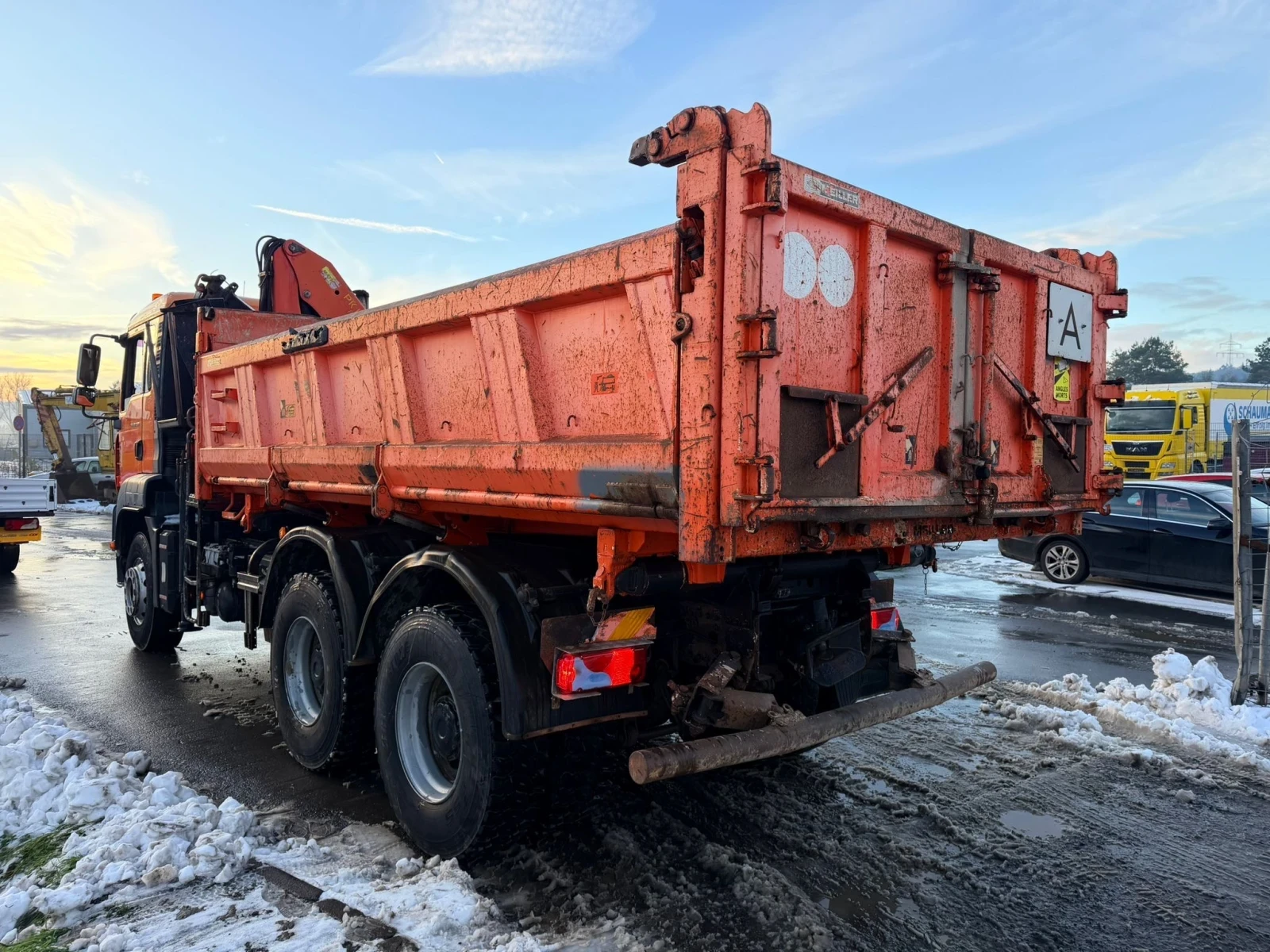 Man Tga 33.350 6х4 самосвал с кран  - изображение 5