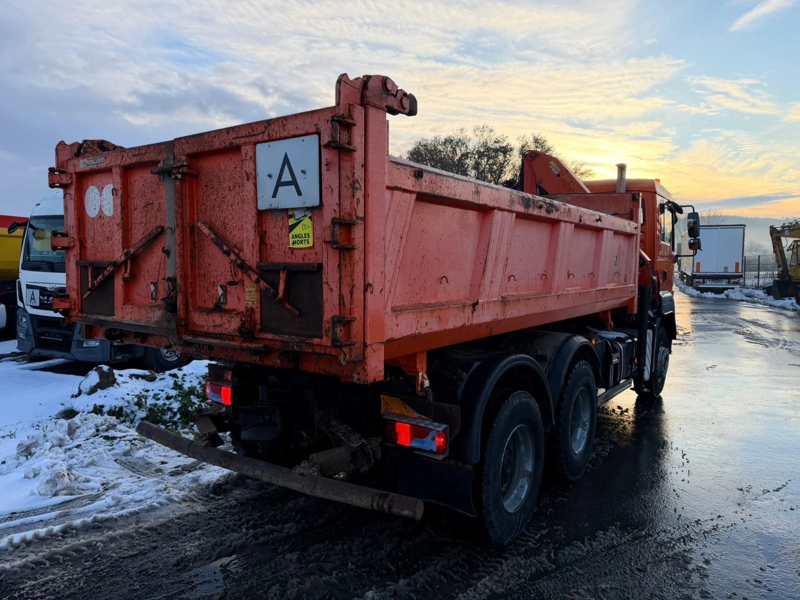 Man Tga 33.350 6х4 самосвал с кран  - изображение 2