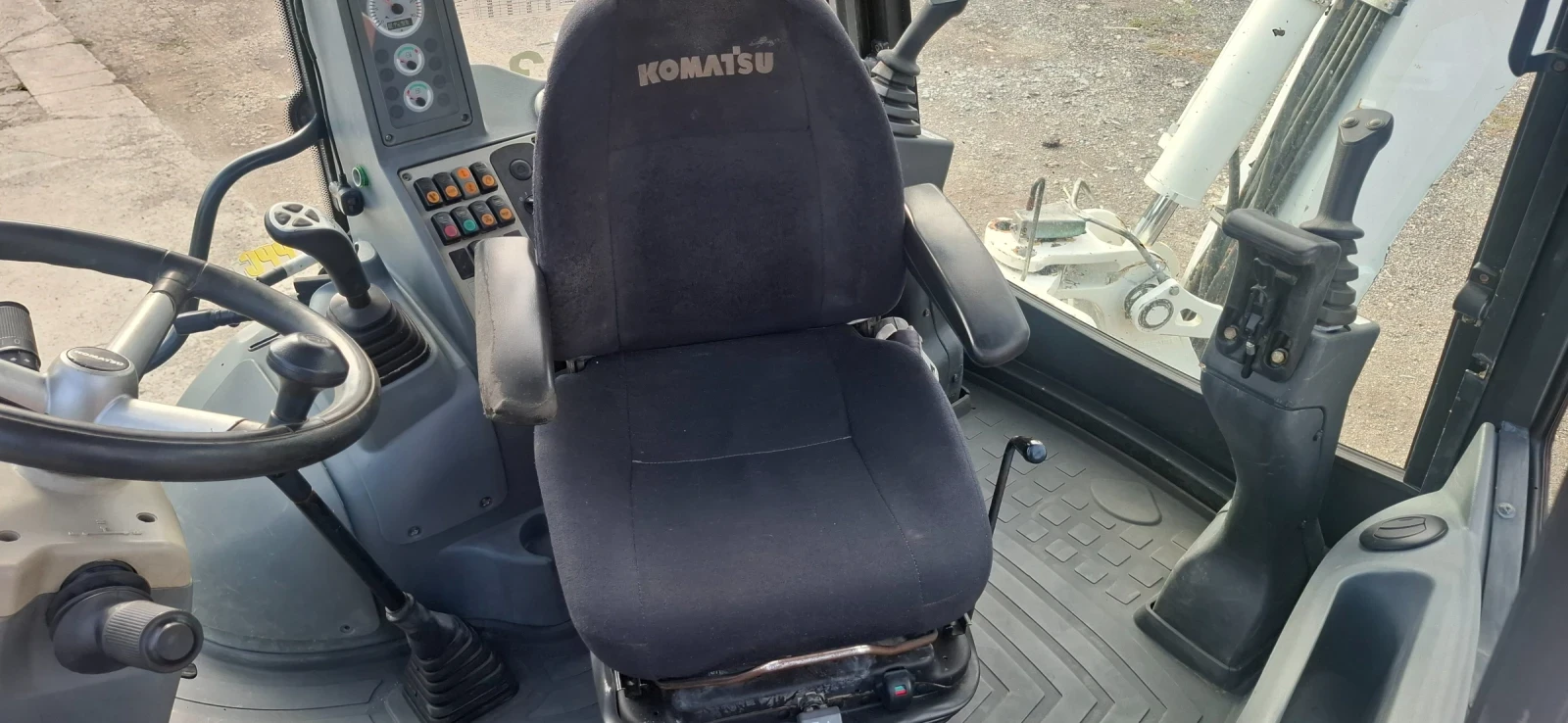 Багер Komatsu WB93R , снимка 10 - Индустриална техника - 55982652